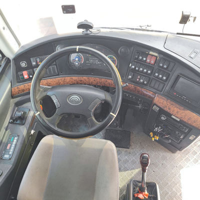 2013年1月に生産された49席のバス