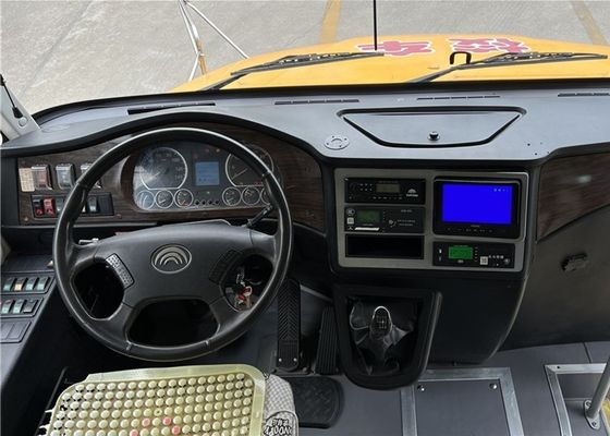 46 席 改装された学校バス 黄色 手動トランスミッション