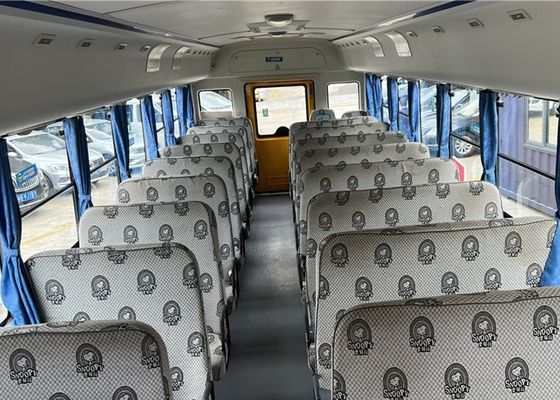 ユートン 46 席 改装された校舎バス 黄色 手動トランスミッション