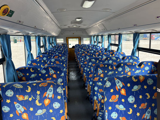 52 席 の 学生 輸送 用 校用 バス