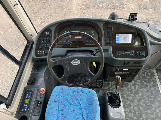 白い大型乗用バス 47席 手動トランスミッション型のプリオーナーのバス