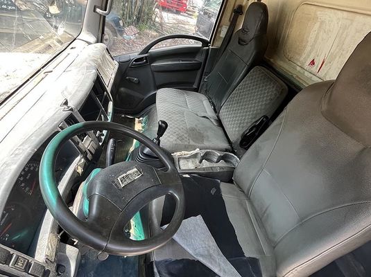 イスズウ 中古トラック 600p ELF 4X2 中古軽トラック 175hp ディーゼルエンジン 貨物トラック トラック