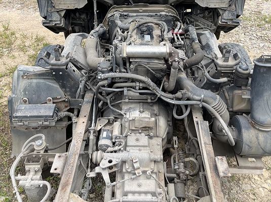 イスズウ 中古トラック トラック 4KH1 ディーゼルエンジン 貨物 トラック 2 ドア 重荷輸送用