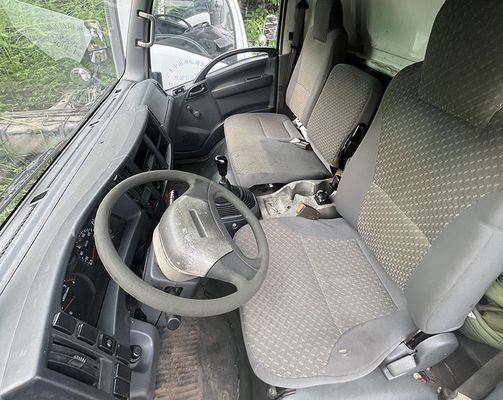 中古トラック Isuzu ELF 600p 貨物トラック 4KH1 ディーゼルエンジン 白い車体