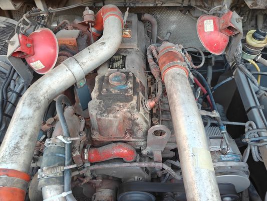 56席ディーゼルエンジンのLHD KLQ6106XQE4 Uesd 学校バス 中国製