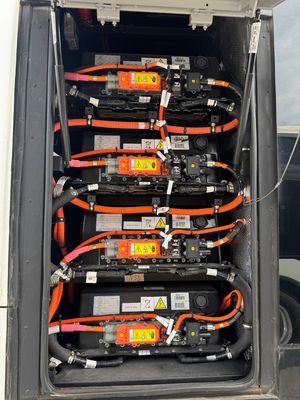EV Zonson 中古市バス 2ドア、白色外装